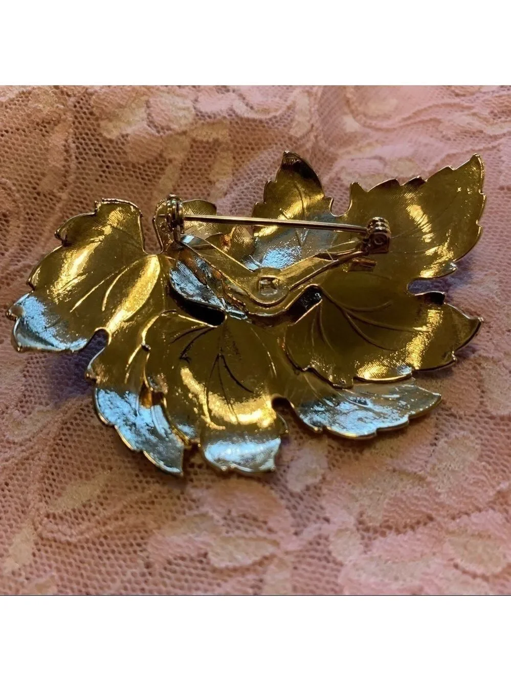 Vintage 3-D leaf pin brooch fall gold green maroon